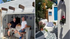 Un suizo de 48 años construye un pueblo griego en miniatura en su jardín, con bar incluido: sus amigos suben fotos y cuelan que están de vacaciones