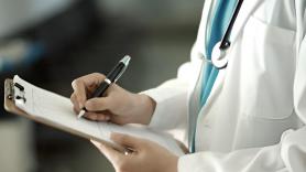 Carys, joven a la que acusaban de fingir su enfermedad, se hizo médica para entender qué le pasaba y hoy trabaja en el hospital que la diagnosticó: "Me la encontraré yo misma si hace falta"