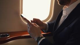 Unos 43.000 euros por descargarse una película de Netflix: la factura de wifi de los jets privados de los ultrarricos