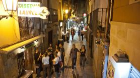 "La ciudad no puede convertirse cada día en una discoteca": la crítica de un vecino de Logroño al turismo de despedidas