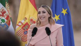 María Guardiola anuncia presupuestos en Extremadura y la escena del comienzo es difícil de olvidar