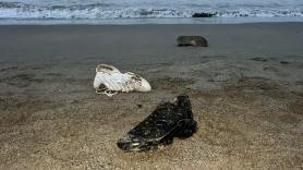 Otra noche difícil en Ceuta: más de cien menores acceden a nado desde Marruecos y se localiza otro cadáver