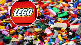 Un barco perdió 5.000.000 de piezas de Lego en 1997 y el mar aún las devuelve: un pescador acaba de rescatar un botecito amarillo