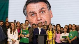 Un vídeo de Bolsonaro hecho con IA amaga con devolverlo a prisión y pone en aprietos la campaña de su hijo