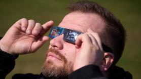 Consejos y recomendaciones para ver y disfrutar del eclipse solar en España con seguridad
