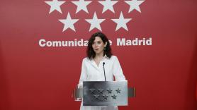 Ayuso echa balones fuera y dirige las preguntas sobre el ático a su consejero de Presidencia: "Es quien tiene la información"