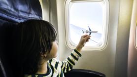 Una aerolínea cancela un vuelo en el que ya habían embarcado 100 personas porque un niño no se quería sentar: "No paraba de esconderse"