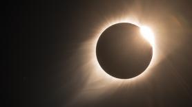 Emilio Alfaro, astrónomo emérito del CSIC: "Un eclipse solar tiene todos los ingredientes para que te marque"