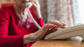 Una mujer de 98 años se pasa 45 días sin línea telefónica por culpa de la operadora: "No hicieron nada hasta que no hicimos público el problema"