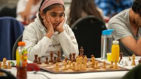 Quién es Bodhana Sivanandan, la niña prodigio del ajedrez que desafía a los Grandes Maestros