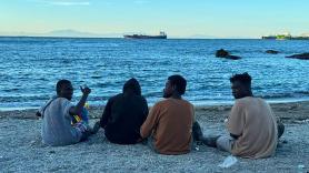 Migrar no es delito ni las personas que han entrado en Ceuta son "delincuentes", lo diga ahora Jaime de los Santos (PP) o antes Pepa Millán (Vox)