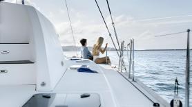 Álvaro y Celia, la pareja española que vive en un velero de 14 metros y espera un bebé a bordo: "No siempre es tan bonito como parece"