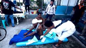 Al menos 38 muertos tras un potente terremoto de magnitud 7,7 frente a las costas de Indonesia