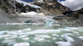 El mayor glaciar de los Alpes italianos ha perdido 12 millones de metros cúbicos de agua en un año y retrocede cada vez más rápido: 265 metros solo desde 2023