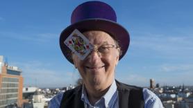 Basta con un minuto de un irreconocible Juan Tamariz para mantener viva su magia