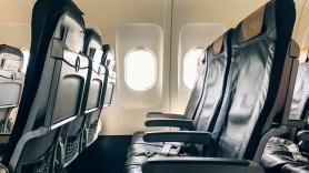La aerolínea Lufthansa arrasa con estos mensajes en prendas de ropa: el de los reposabrazos es para incluirlo en la Constitución