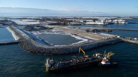 El mayor túnel sumergido del mundo debía abrir en 2029 y ya acumula dos años de retraso: 18 kilómetros y 89 piezas de hormigón bajo el mar