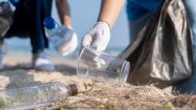 Italia estalla contra el turismo 'basura' después de que sus playas amanezcan convertidas en vertederos en época de Perseidas: "Respeten nuestra tierra"