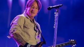Keith Urban rompe a llorar por Nicole Kidman en pleno concierto: "Era joven e insensato"