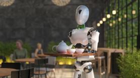 Los robots camareros ya piden propina y nadie sabe quién se la queda: "Hay motivos para creer que empresarios sin escrúpulos se la están embolsando"