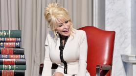 El padre de Dolly Parton no sabía leer y ella terminó enviando millones de libros gratis a los niños: "Eligió reinvertir su dinero en las personas"