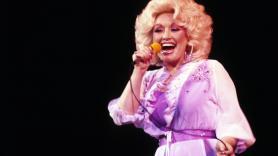 "Estuve llorando toda la noche": la intrahistoria de 'I will always love you', la canción que Dolly Parton negó a Elvis y alzó a Whitney Houston