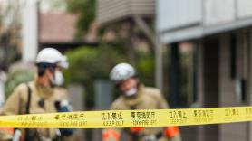 Los bomberos japoneses piden que nadie recoloque sus zapatos en las emergencias: ese gesto de cortesía les hace perder unos 30 segundos