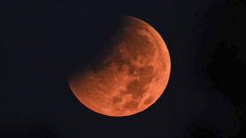 Las mejores imágenes del eclipse lunar parcial