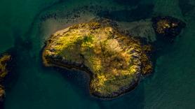 Una pareja de daneses compró una isla virgen de Escocia en 1992 por casi 300.000 euros para salvarla del turismo masivo: 30 años después se han marchado