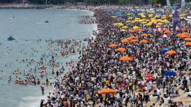 Ni Benidorm ni Cádiz: la playa más abarrotada del mundo concentra 200.000 bañistas en menos de dos kilómetros