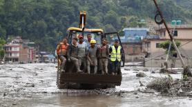El Gobierno de Nepal se une tras la grave riada y decide donar su salario para las labores de reconstrucción