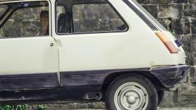 Descubren un Renault de 1982 en un garaje abandonado: solo había recorrido 12 kilómetros y se ha vendido por más de 50.000 euros