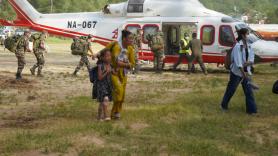 La tragedia de Nepal y Tíbet se dispara: 804 muertos, más de 3.000 desaparecidos y rescatisas internacionales para las 900 personas atrapadas en túneles