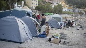 Un periodista explica cómo es la noche en la Playa del Trampolín en Ceuta: "No hay ni un solo coche de Policía"