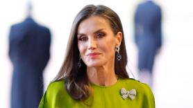 H&M clona por menos de 45 euros el vestido estrella de Victoria Beckham que han llevado Letizia o Kendall Jenner