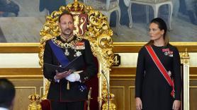 El juramento de Haakon VIII como rey de Noruega: el papel de su hija Ingrid Alexandra ante la ausencia de Mette-Marit y un himno que nos recuerda a otro