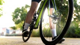 Salió en bicicleta desde Delhi, en la India, creyendo que iba a Suiza: su novia le esperaba en Suecia, a 9.600 kilómetros de distancia
