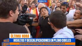 Indignación por el intento de agresión a un periodista de TVE en plena concentración por Ceuta en el Congreso: "Únicamente intentábamos informar"