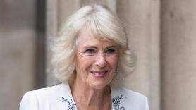 La paradoja de la reina Camilla: su nuevo bolso fetiche es el modelo que cambió de nombre en honor a Lady Di