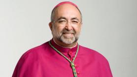 Con la Iglesia hemos topado: el arzobispo de Oviedo apela a la "reconquista" frente a la crisis en Ceuta
