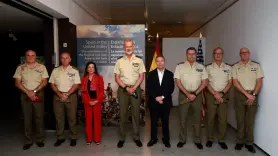 Un experto en lenguaje no verbal analiza esta imagen de Felipe VI, Margarita Robles y Page: saca estas tres conclusiones