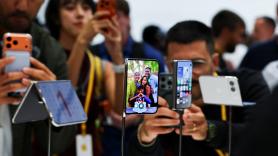 256 horas de trabajo con el salario mínimo para pagar el iPhone Duo, el plegable de Apple: calcula cuántas te cuesta a ti