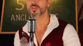 Miles de 'me gusta' por defender el castellano frente a los anglicismos: "Destruimos el lenguaje de Cervantes"