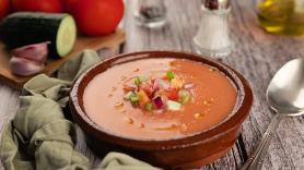 Cuadruplica la tasa de alcohol, lo pillan con el móvil y sin cinturón y le echa la culpa... al vinagre del gazpacho