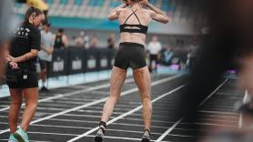 Hyrox cambia las reglas después de que una atleta compitiese cubierta de heces, provocando manchas y resbalones