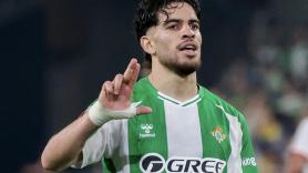 El jugador del Betis Abde recibe cientos de amenazas desde Marruecos por llevar este mensaje por Ceuta en su camiseta