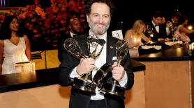 Premios Emmy: el hito de Matthew Rhys, protagonista de 'Widow's Bay', los récords de dos veteranas y el fiasco de 'Euphoria' y 'Stranger Thing'