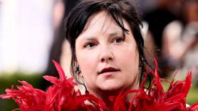 La escritora Lena Dunham da la bienvenida a su primer hijo por gestación subrogada con una reflexión que levanta ampollas