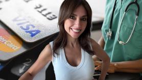 "Lo de ir a alguna sanidad pública con la tarjeta de crédito", por Marta Flich