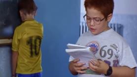 Manolito Gafotas ya no tendría que contar sus vacaciones de verano en clase: "Educar también es cuidar cómo preguntamos"